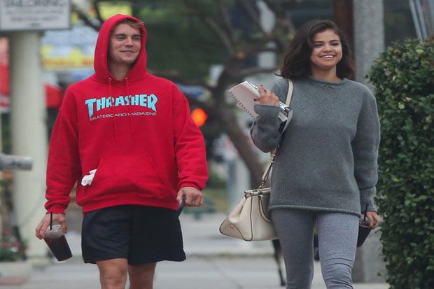 Justin Bieber Dampingi...