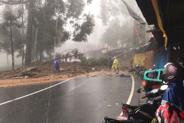 Jalur Puncak Ditutup...