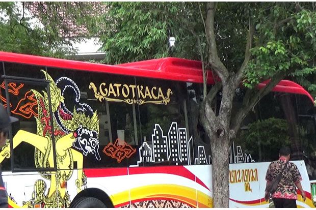 Senggol Pohon, Bus Gatotkaca...