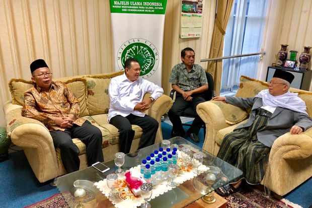 Di Hadapan Ketua MUI,...
