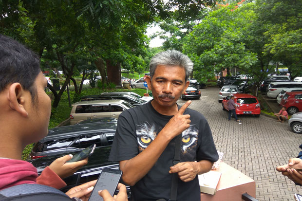Terkubur Longsor 12...
