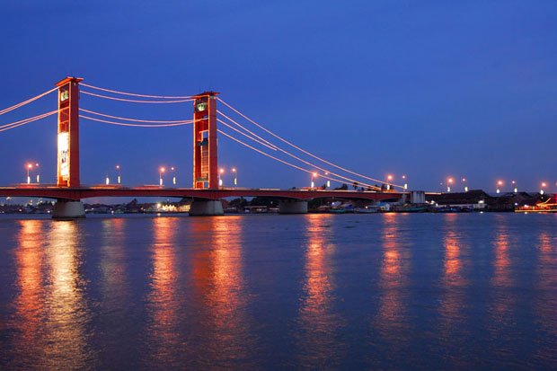 Perbaikan Jembatan Ampera...