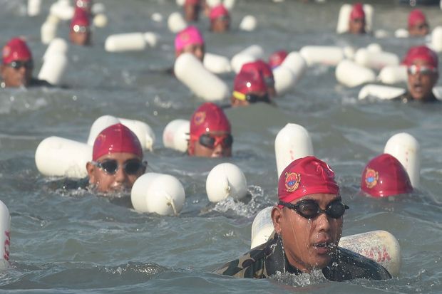 300 Marinir Akan Berenang...