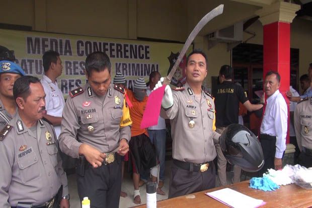 Polisi Tembak Tiga Begal...