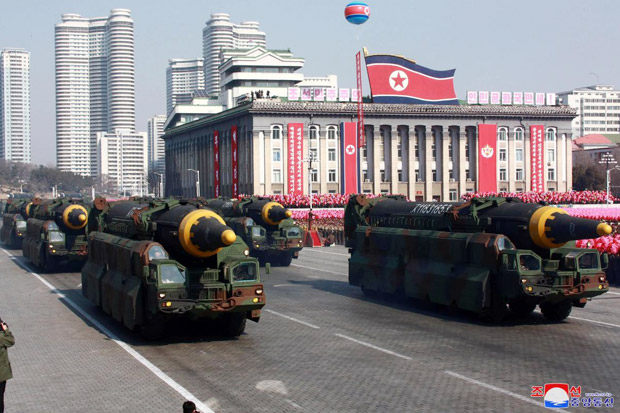 Korut Perlihatkan Hwasong-15,...