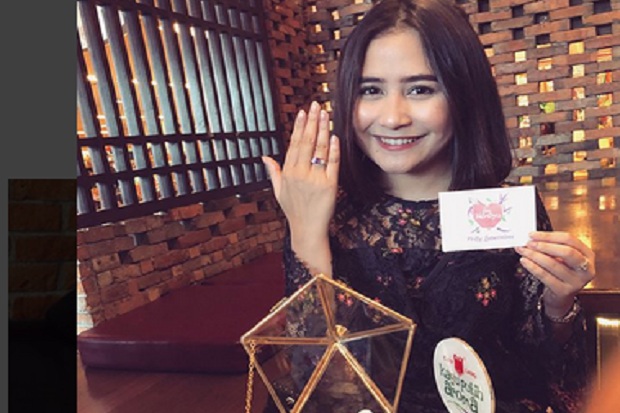 Prilly Latuconsina Ogah...