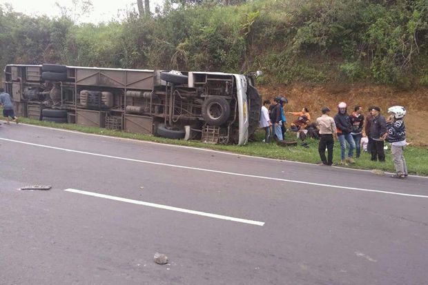 Bus Terguling di Tanjakan...