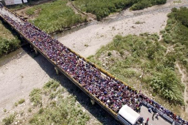 Ribuan Warga Venezuela...