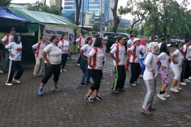Ratusan Warga Ikuti...