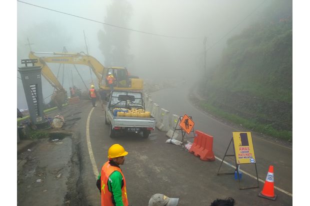 Jalur Puncak Masih Ditutup,...
