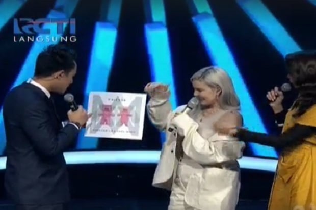 Anne Marie Buat Penonton...