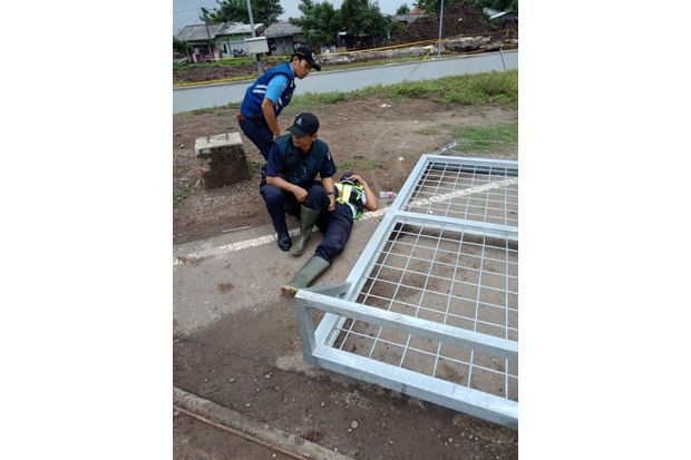 Pagar Gerbang KA Bandara...