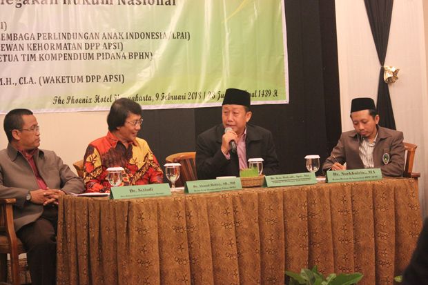Advokad Laris Manis...