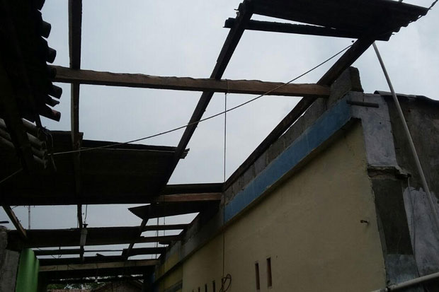 Tertidur Pulas, 44 Rumah...