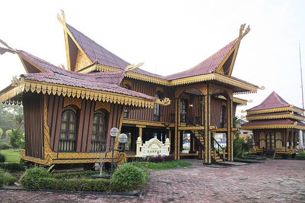Tarik Wisatawan Asing,...