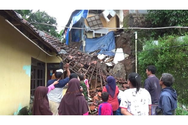 Satu Rumah Warga di...