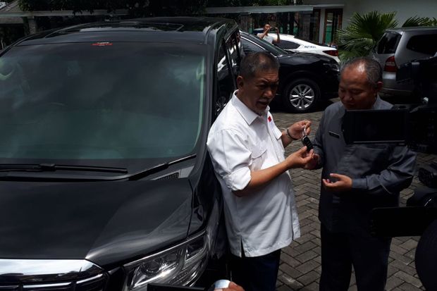 Tinggalkan Rumah Dinas,...