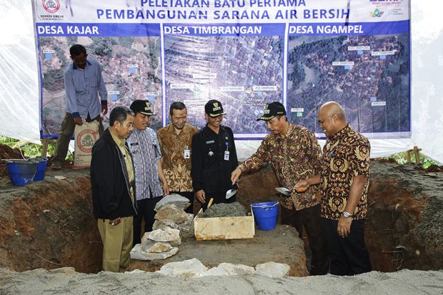 Semen Gresik Bangun...