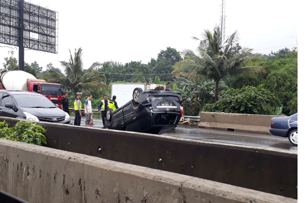 Jalanan Licin, Mobil...