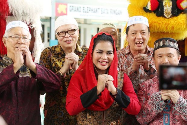 Imlek, Gus Ipul-Puti...