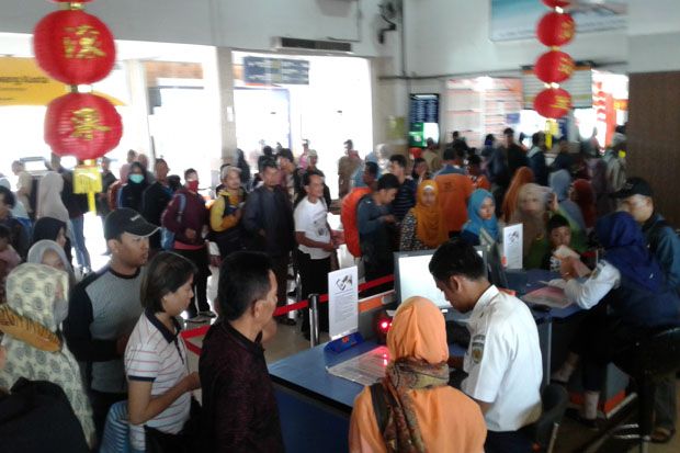 Libur Imlek, Stasiun...