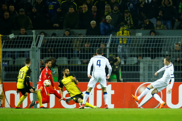 Dua Gol Batshuayi Bawa...