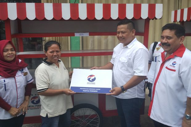 DPD Perindo Jaktim Berikan...