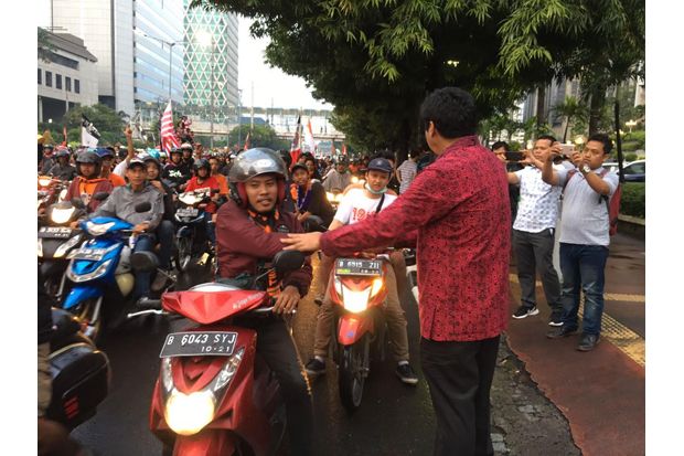Berbaur dengan Jakmania...