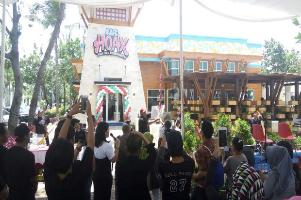Kafe Hoax, Tempat Nongkrong...