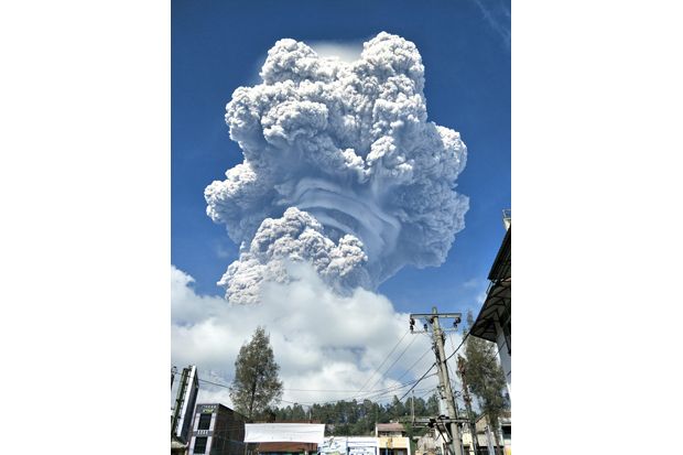 Gunung Sinabung Meletus...