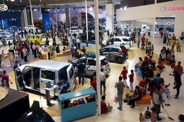 Penjualan Mobil Bulan...