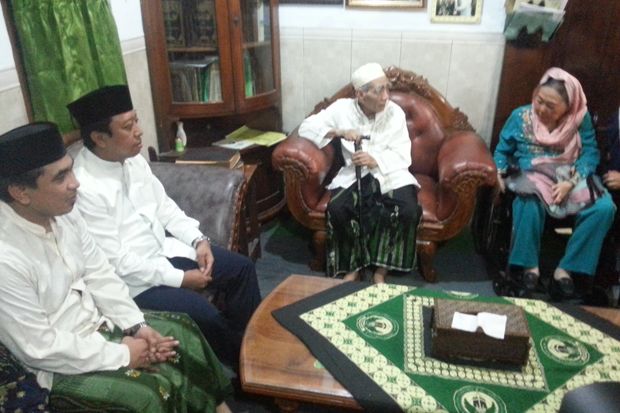 Gus Rommy Dampingi Keluarga...