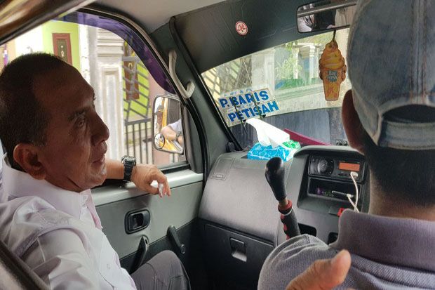 Edy Rahmayadi Naik Angkot...