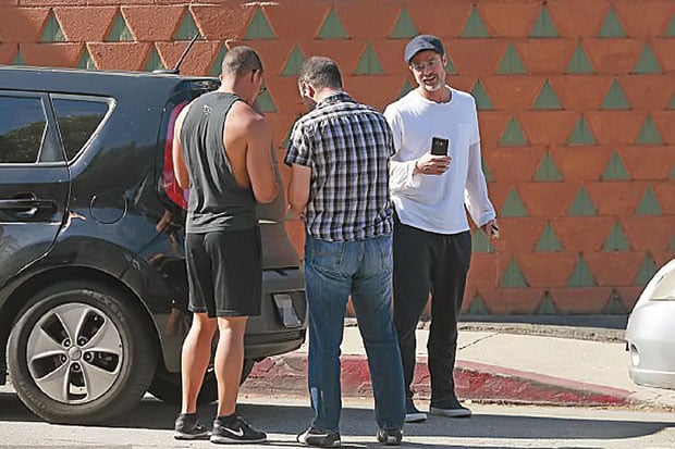 Brad Pitt Bikin Tabrakan...