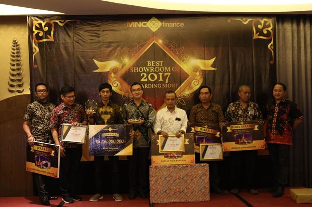 MNC Finance Beri Penghargaan...