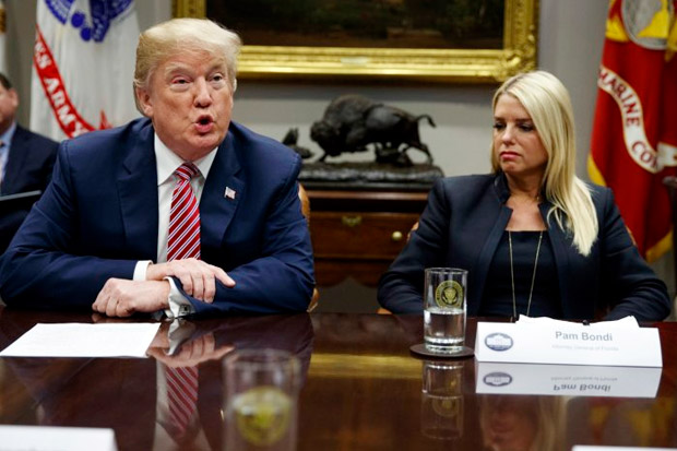 Trump Isyaratkan Bakal...