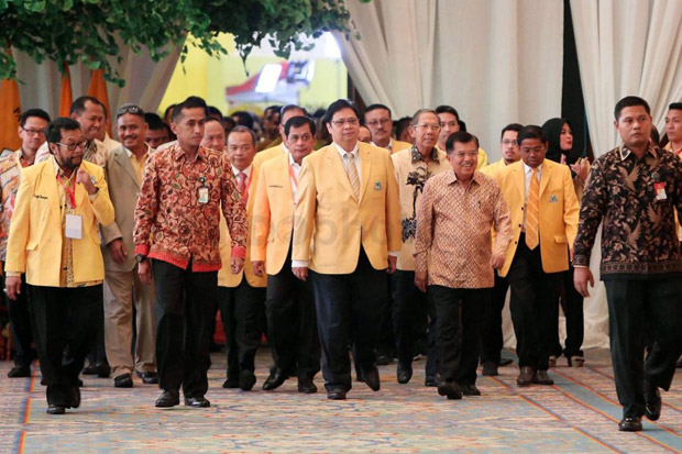 Internal Golkar Mulai...