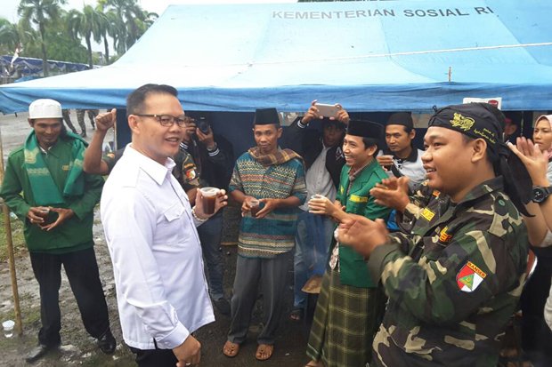 Merebut Hati Tak Sekadar...