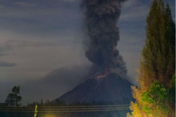 Di Bawah Sinar Rembulan,...
