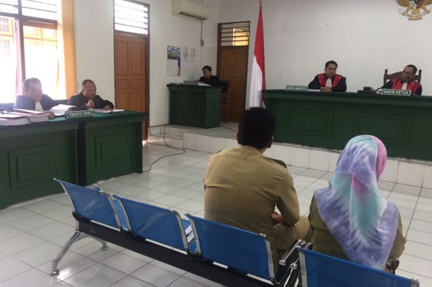 Gelapkan dan Serobot...