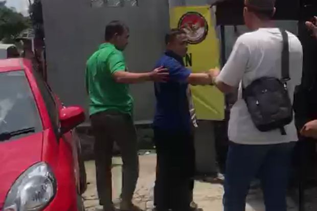 Polisi Tahan Komisioner...