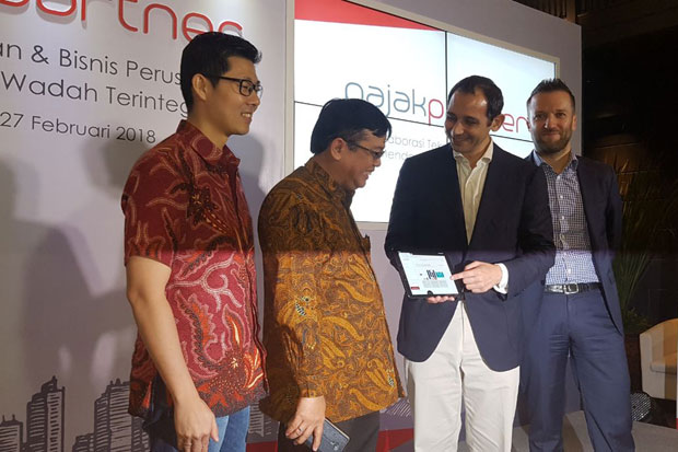Berkolaborasi dengan...