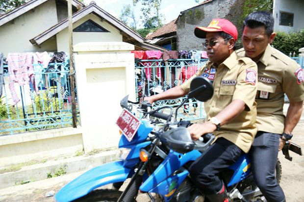 Menteri Idrus Serahkan...