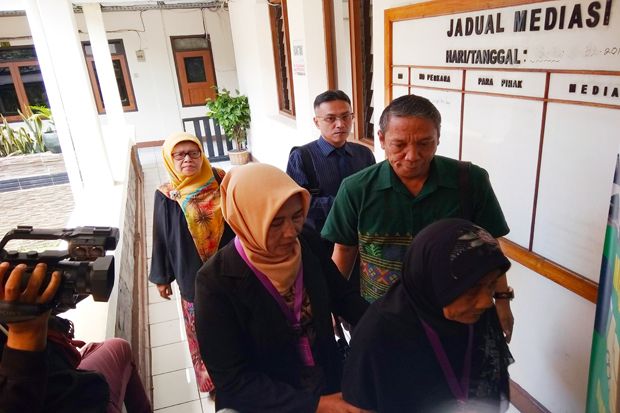 Anak Gugat Ibu Kandung,...