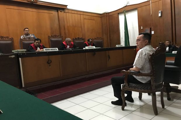 Dituntut 4 Tahun Penjara,...