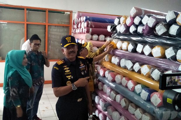 Pusat Logistik Berikat...