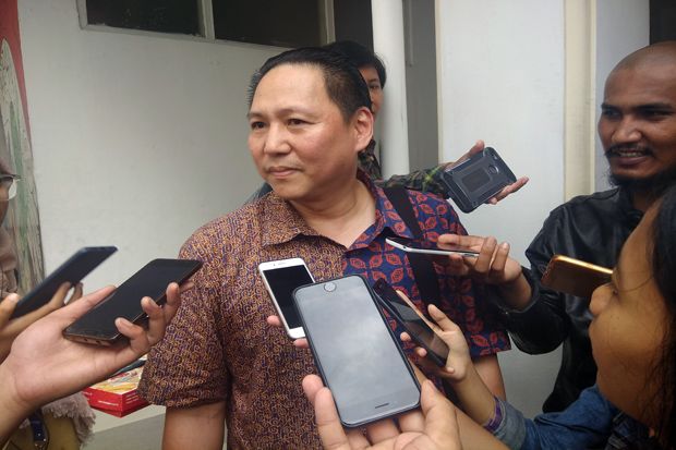 Pria Ini Borong Lelang...
