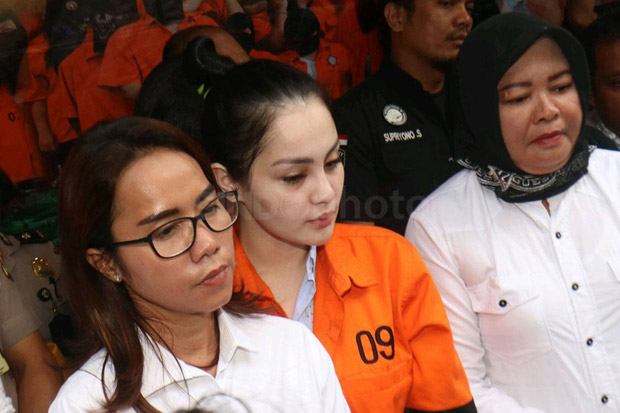 Bawa Handphone ke Dalam...