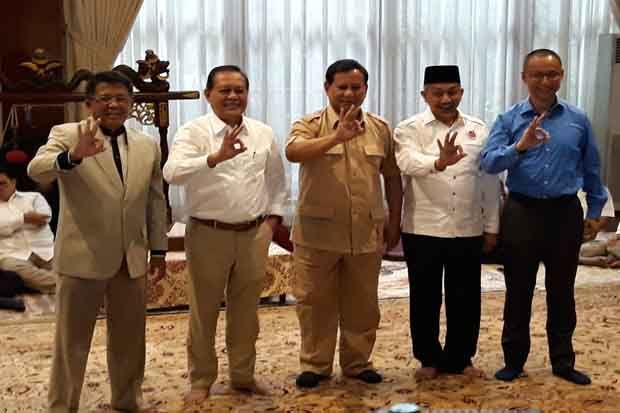 Tim Asyik Ngumpul di...
