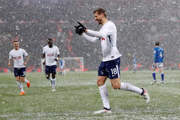 Llorente Hat-trick,...